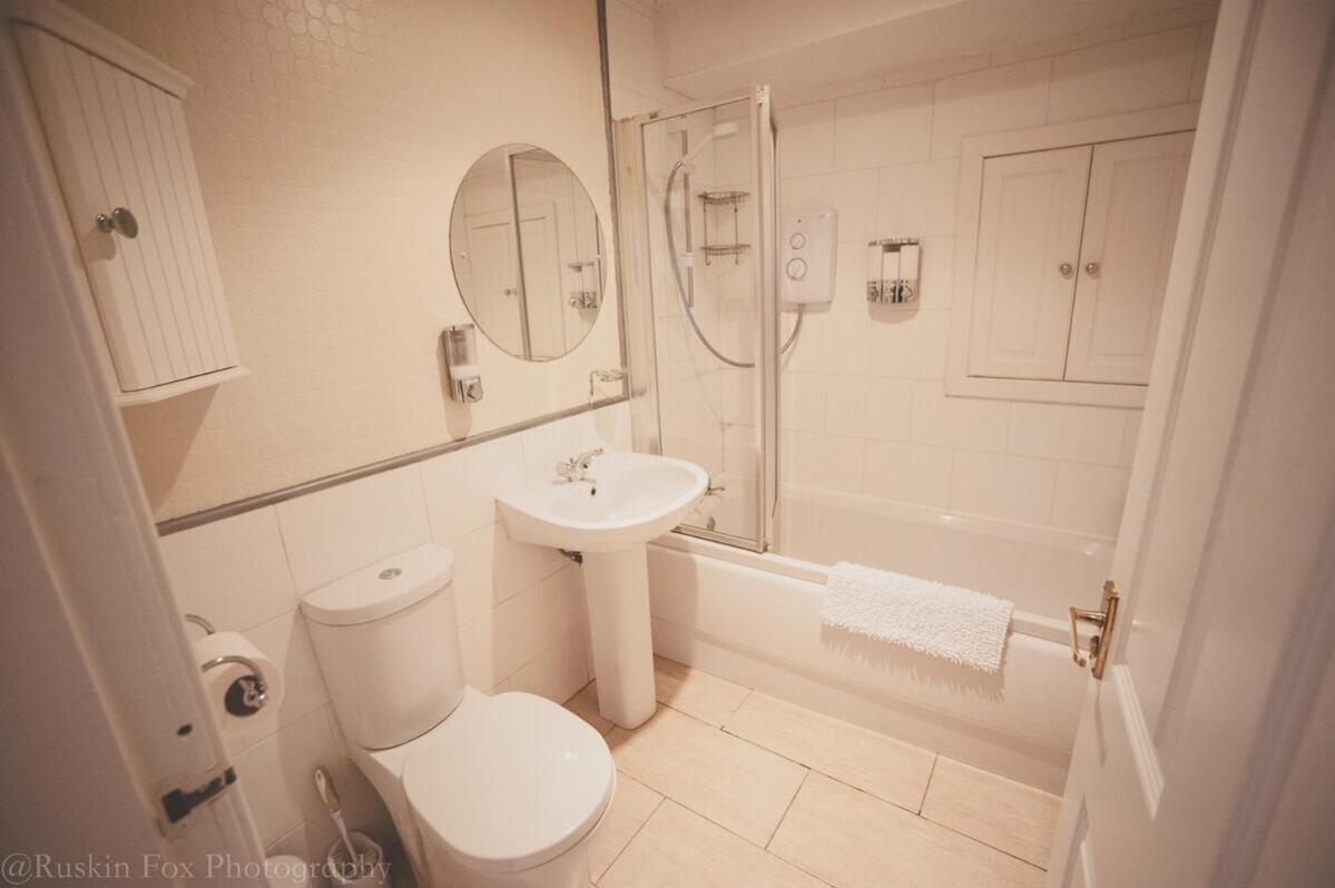 Stylish And Spacious Two Bed In Aberdeen'S West End エクステリア 写真